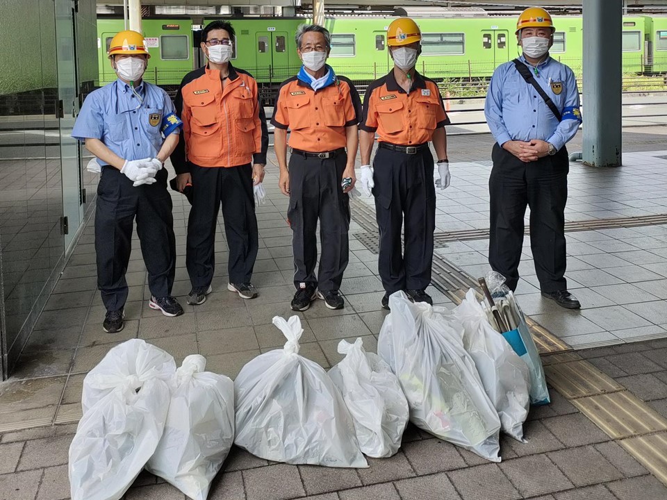 西日本旅客鉄道株式会社 八尾駅の清掃画像