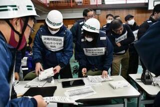 写真：避難所開設における初動活動