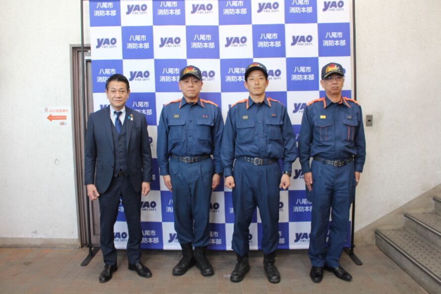写真:大松市長と派遣職員と消防長