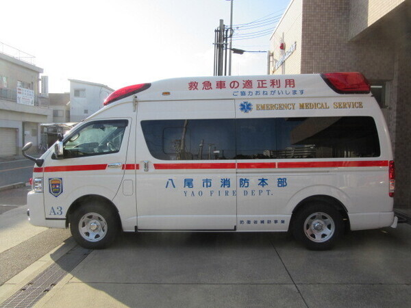 写真：高規格救急自動車　側面
