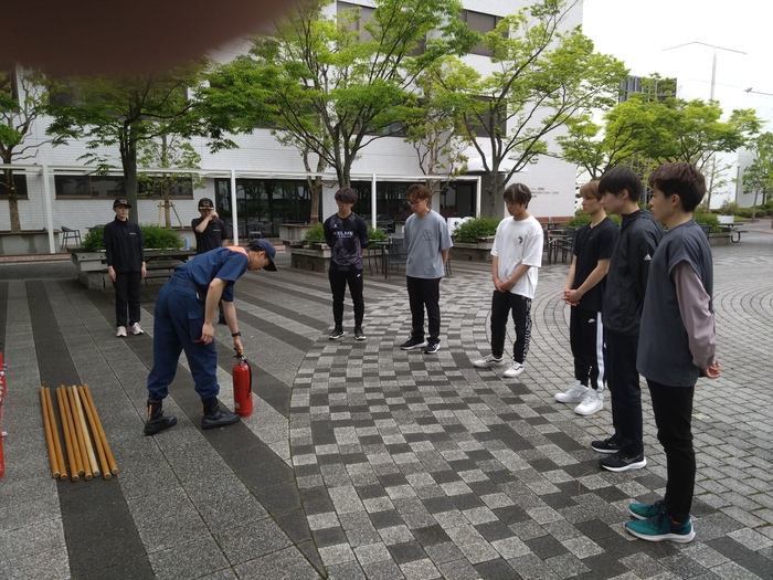 写真:消火器取扱い訓練の様子
