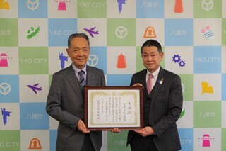 写真:感謝状贈呈の様子