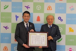 写真:感謝状贈呈の様子