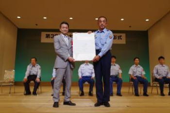 写真：「大阪の消防大賞」表彰式　大賞を授与3