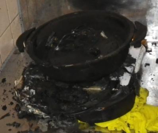 写真：IHクッキングヒーターの発火事故