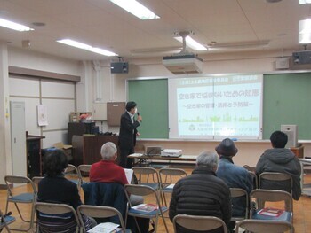 写真:講演中1