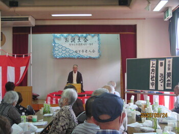 写真:落語講演中