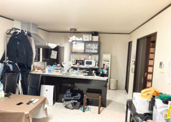 写真:事例2(before キッチン・リビング)