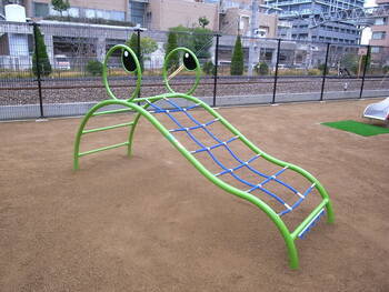 クライム遊具写真