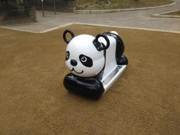 写真:パンダの遊具