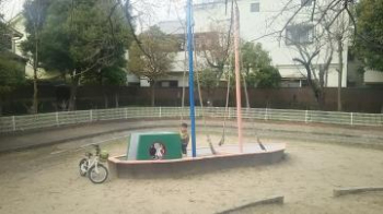写真:コンクリート遊具