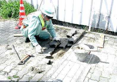写真：インターロッキング舗装の補修2