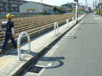 写真：車止め1