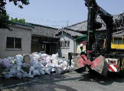 写真：泥土の収集（泥土袋が多い場合）2