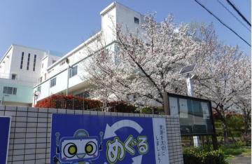 写真：学習プラザ「めぐる」の桜が開花しました