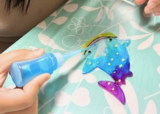 画像：作品を制作している様子