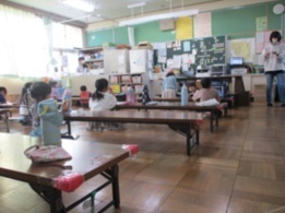 写真：実際の保育の様子