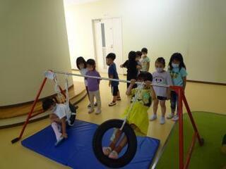写真:タイヤぶらんこ