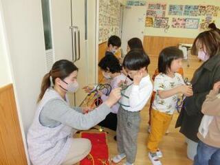 写真：心音を聞く様子