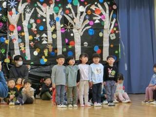 写真:司会をする子ども達