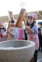 写真：おもちつき1