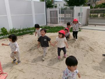 写真：0.1.2歳児クラスの様子4