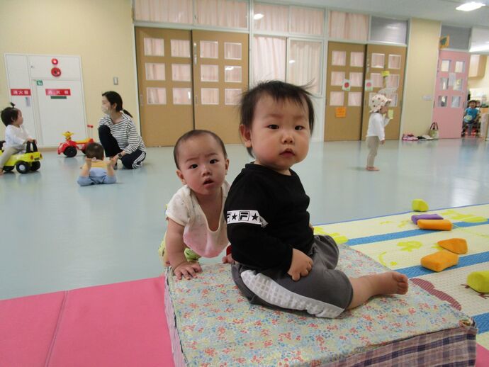 写真：0.1.2歳児クラスの様子1