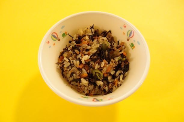 写真:ひじき混ぜご飯