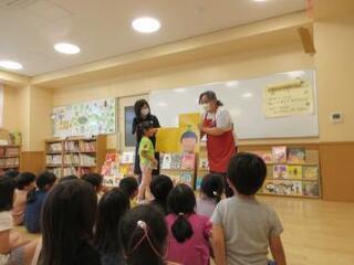 写真:志紀図書館員さん