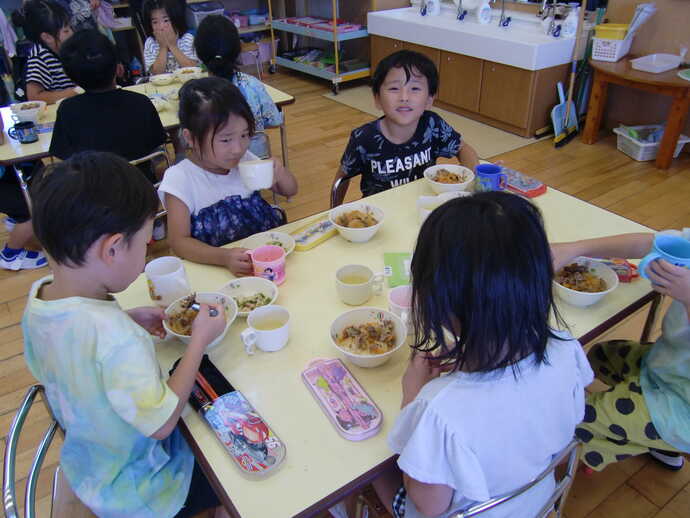 写真：写真：しそジュースを飲んでみよう！【5歳児】6