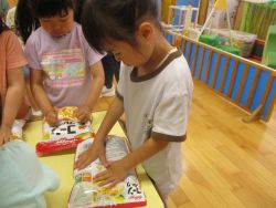 コーンフレークをつぶしている様子2