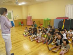 話を聞く様子