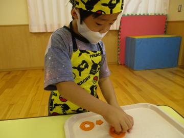 写真：にんじんの型抜き【5歳】2