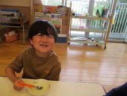 味見をしたこどもの表情