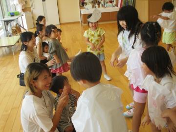 写真：8月室内遊びの様子8