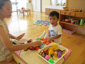 写真：8月室内遊びの様子1