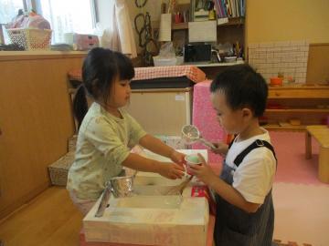 写真：1，2歳児年令交流・0歳児室内遊びの様子5