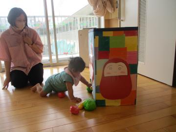写真：1，2歳児年令交流・0歳児室内遊びの様子11
