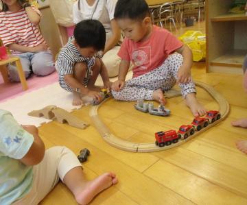 写真：1，2歳児年令交流・0歳児室内遊びの様子6