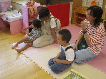 写真：1，2歳児年令交流・0歳児室内遊びの様子2