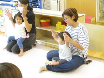 写真：1，2歳児年令交流・0歳児室内遊びの様子7