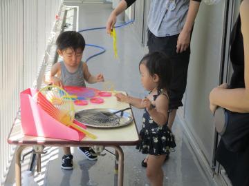 写真：7月　水遊び・しゃぼん玉遊びの様子9