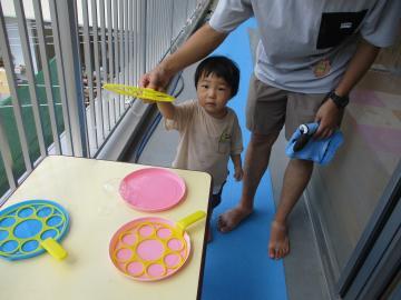 写真：8月水遊び・泡遊びの様子6