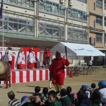 写真:鬼追い式の様子