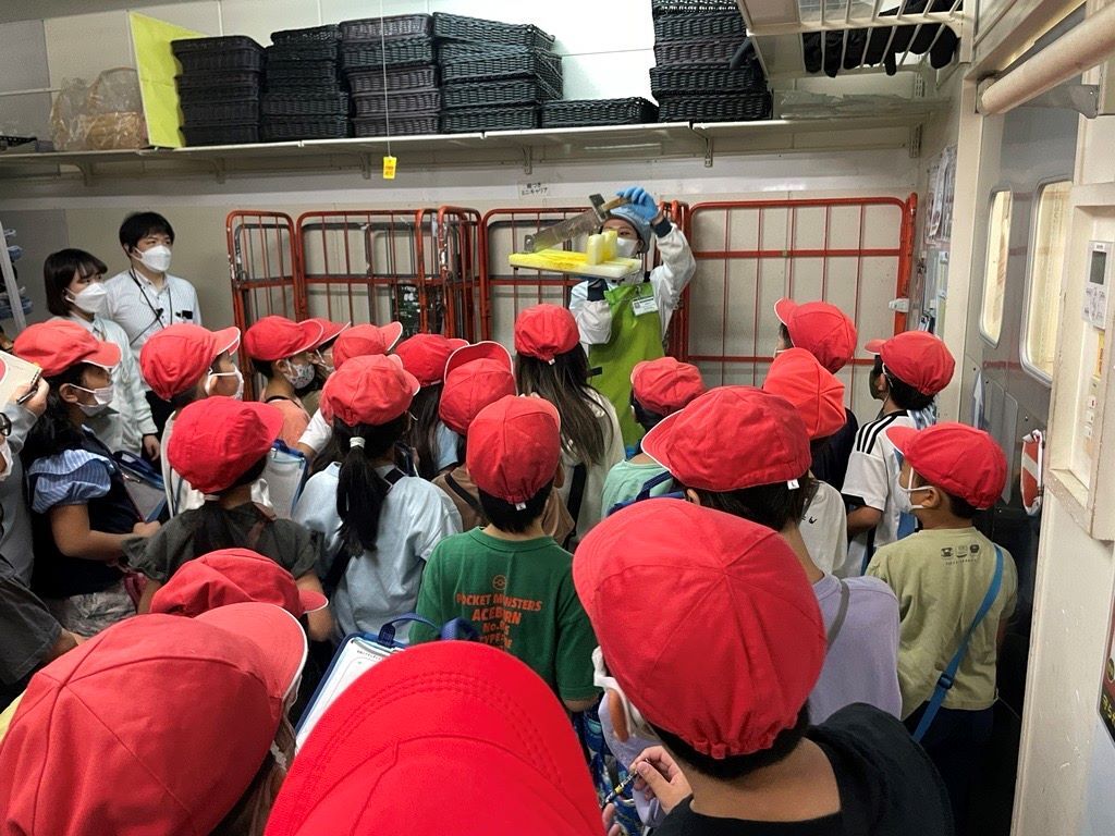 写真：スーパー見学