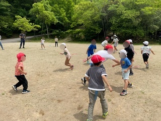 写真：みんな遊びその1しっぽとり