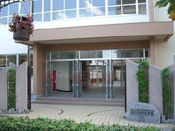 写真：外観安中小学校の外観