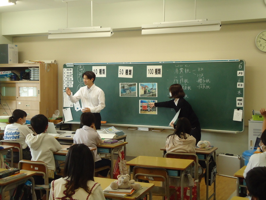 写真：八尾税務署の人の話2