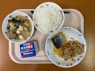 写真：給食献立 4月12日