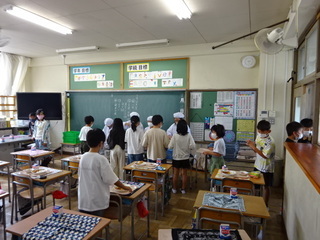 写真：配膳